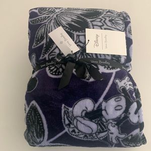 Vera Bradley Mickey and Minnie Flirty Floral blanket. NWT.